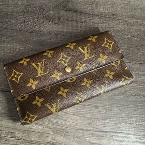 Louis Vuitton Portefeuille International Porte Tresor Wallet